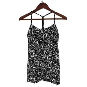 Lululemon black and white tank size 4 with built in bra